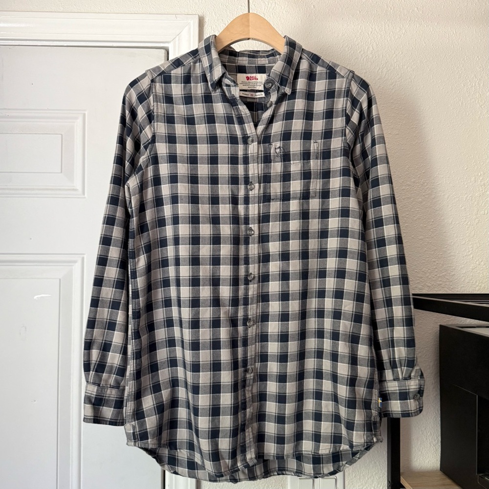 FJALLRAVEN tan navy plaid check cotton flannel button up long sleeve shirt